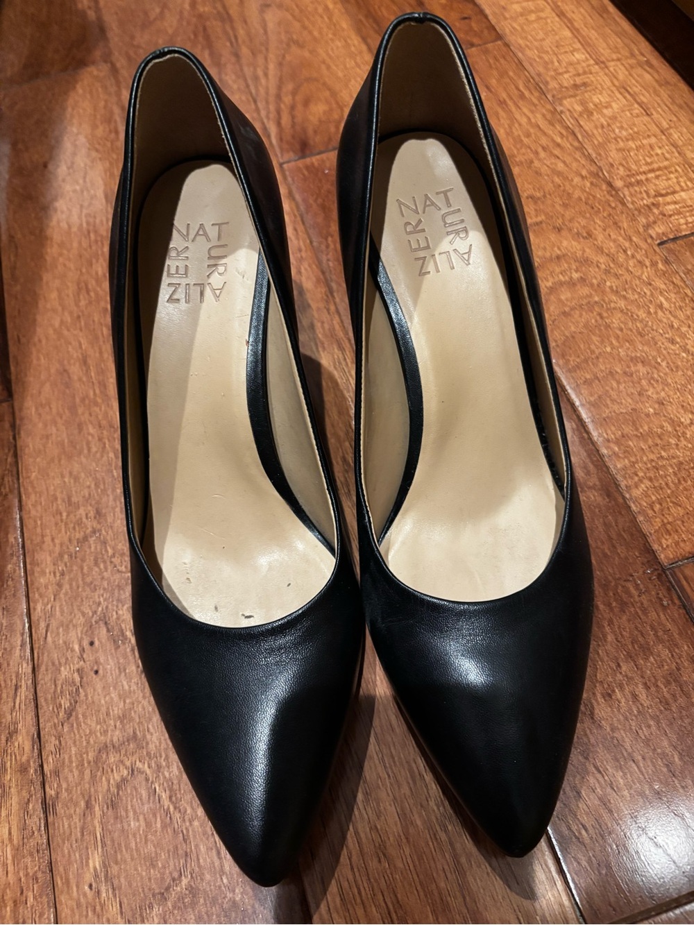 Naturalizer Black Pointed Toe Leather Pumps